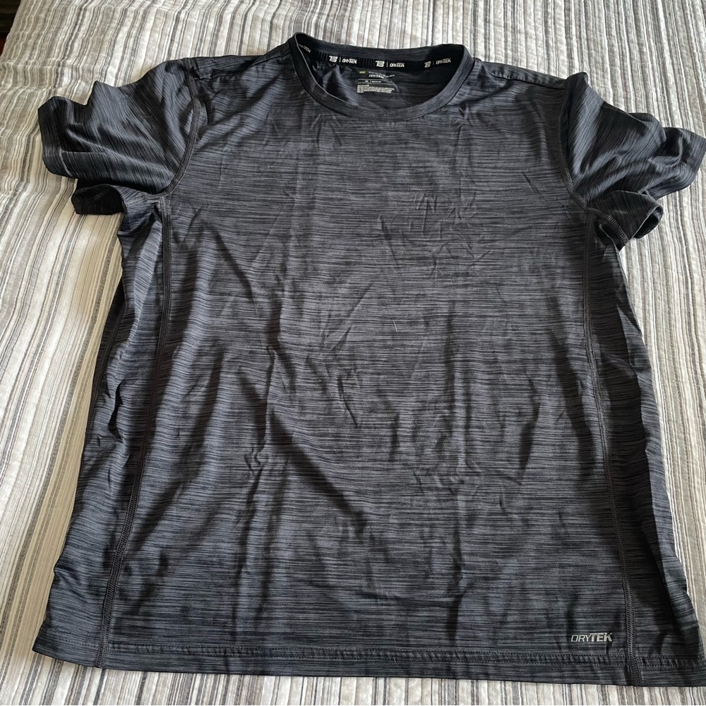 Grey mens athletic short lever t shirt, M